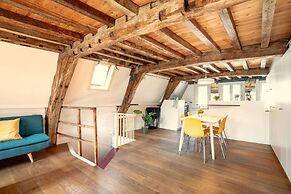 Stylish Duplex Apartment for 10