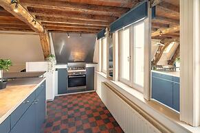 Stylish Duplex Apartment for 10