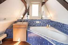 Stylish Duplex Apartment for 10