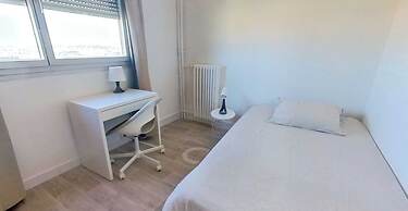 Private Room in a Shared Flat - Lyon 8