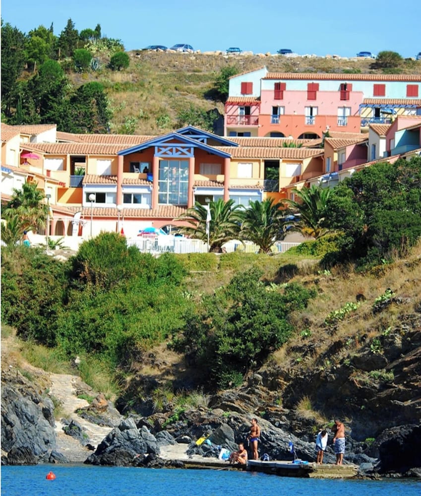 Hillside Mediterranean Stay for 6
