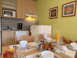 Hillside Mediterranean Stay for 6