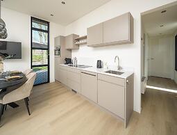 Lakeside Luxury Villa With Ensuites