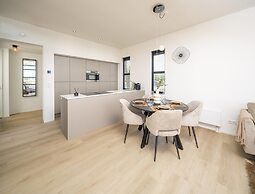 Luxury 4 Guests Villa With Sunny Garden