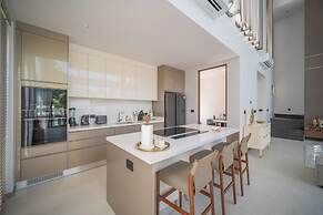 GRAND VIEW Residences Villa with Pool