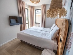 Waterfront Gem With Private Sauna