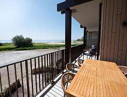 Water's Edge Wellness Retreat With Sauna