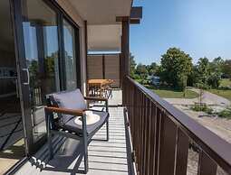 Water's Edge Wellness Retreat With Sauna