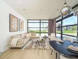 Modern Villa With Pets Welcomed