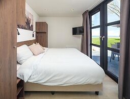 Workum 6-person Beach Resort Home