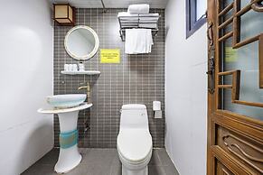 Beijing Junhefu Nanluoguxiang Yard Hotel