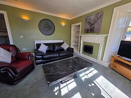 Apartment Sleeps 4 With Parking