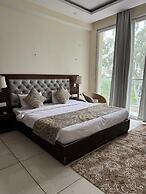 Manuni Inn  Khanyara Rd