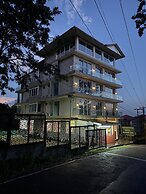 Manuni Inn  Khanyara Rd