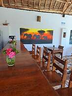 Mimi na Wewe Bungalows Hotel