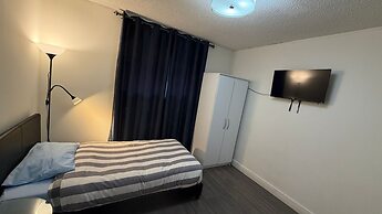 Private Room Downtown with Kitchenette