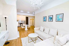 Park & Lake Skyline 1BD Flat