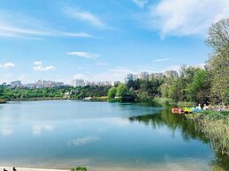 Park & Lake Skyline 1BD Flat