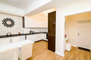 Park & Lake Skyline 1BD Flat