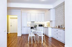Panoramic City View 1BD Spacious Flat
