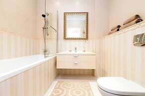 Panoramic City View 1BD Spacious Flat