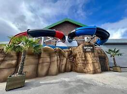 Seaside Caravan Sleeps 5 - Decking, Parking, Pets