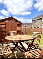 Tranquil Turquoise - 3 Bed House With Parking