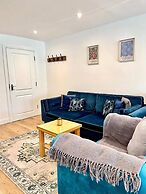 Tranquil Turquoise - 3 Bed House With Parking