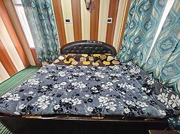 Hotel Al Azizia Near Dal Lake