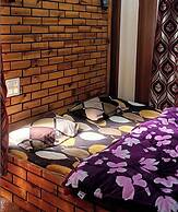 Hotel Al Azizia Near Dal Lake