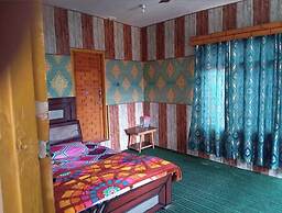 Hotel Al Azizia Near Dal Lake