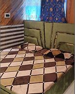 Hotel Al Azizia Near Dal Lake