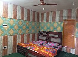 Hotel Al Azizia Near Dal Lake