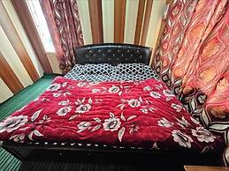 Hotel Al Azizia Near Dal Lake