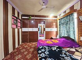 Hotel Al Azizia Near Dal Lake