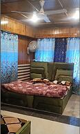 Hotel Al Azizia Near Dal Lake