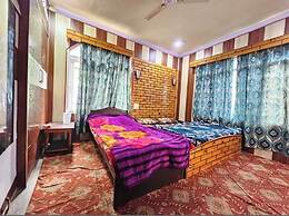 Hotel Al Azizia Near Dal Lake