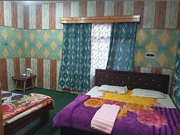 Hotel Al Azizia Near Dal Lake