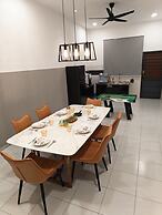 Kuantan putra home