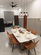 Kuantan putra home