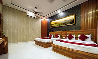 Hotel Banke Bihari Dham - 500 mtr from Prem Mandir