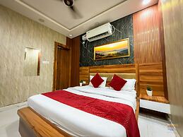 Hotel Banke Bihari Dham - 500 mtr from Prem Mandir