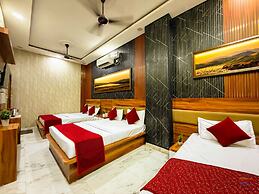 Hotel Banke Bihari Dham - 500 mtr from Prem Mandir