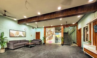 Hotel Banke Bihari Dham - 500 mtr from Prem Mandir