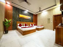 Hotel Banke Bihari Dham - 500 mtr from Prem Mandir