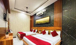 Hotel Banke Bihari Dham - 500 mtr from Prem Mandir