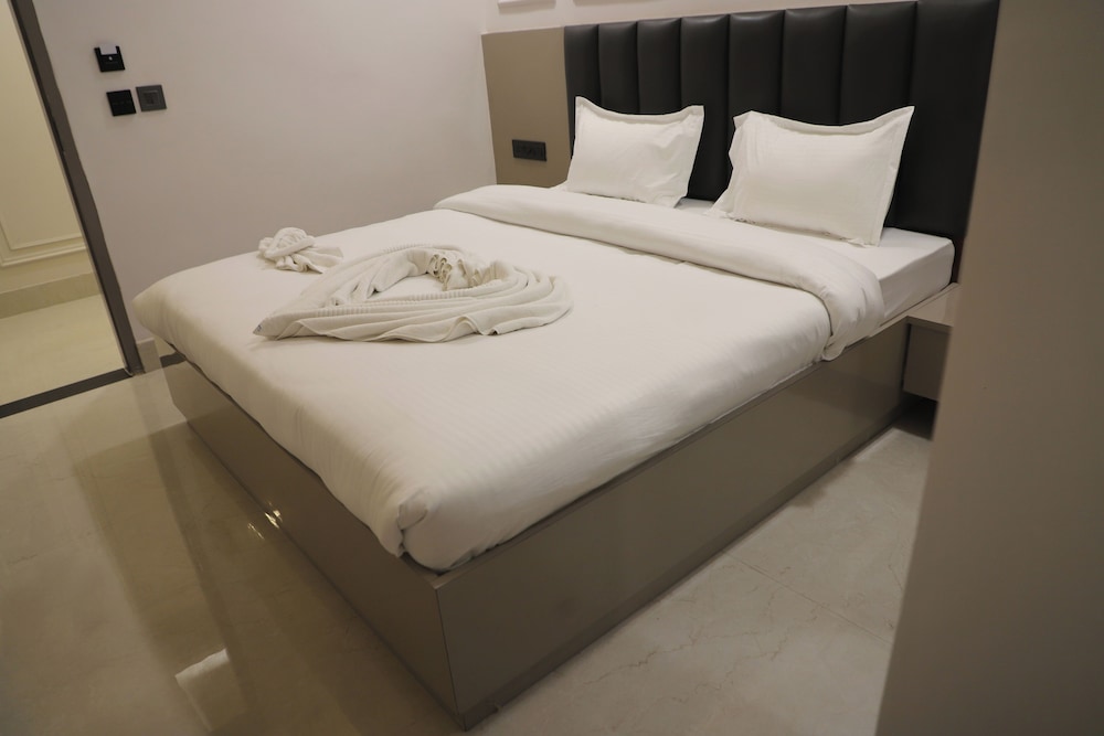 Hotel The 9s