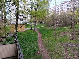 Room-room in Apartment Within Walking di