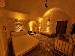 Tarihi Midyat Acar Konağı-Butik Otel