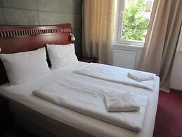 Hotel Attaché